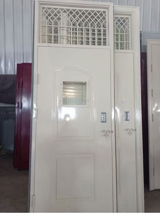 富县学校教室门